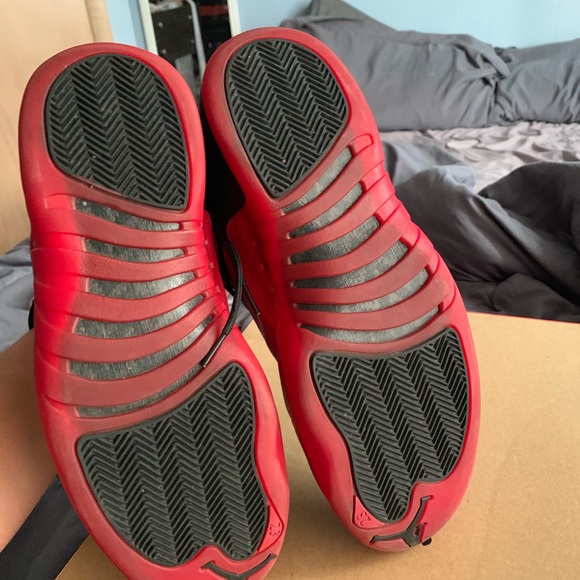 Air Jordan 12 Flu Game - Picture 2 of 6